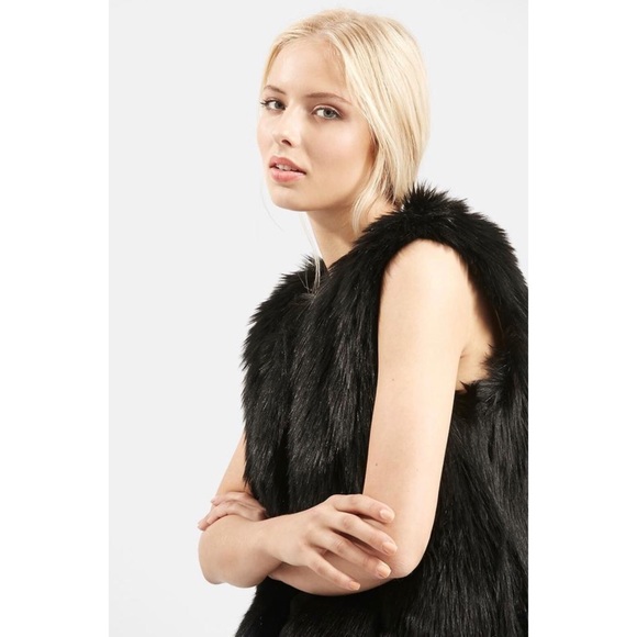 ✨Steal Her Style✨ TopShop Black Faux Fur Vest, size 6 - Picture 6 of 16